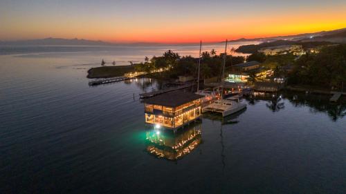 A szálláshely kívülről, Wikkid Resort in Dixon Cove