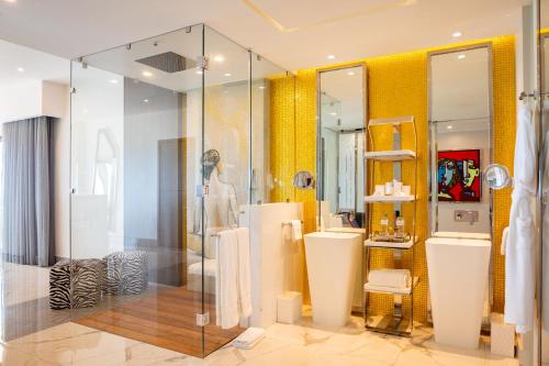 room detail thumbnail 2