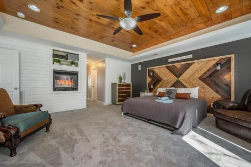 Lakeshore Retreat with Lake Lanier views & hot tub in 特賴恩 (NC)