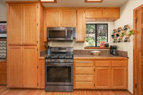Yosemite Crossroads - 3BR/2BA Home - main image