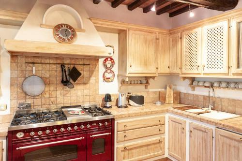 Udvendig, Stone Villa Overlooking Panicale Vineyards in Panicale