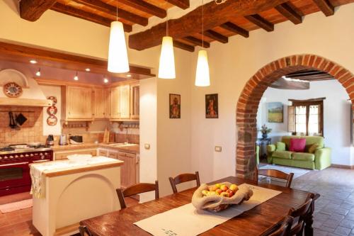 Udvendig, Stone Villa Overlooking Panicale Vineyards in Panicale