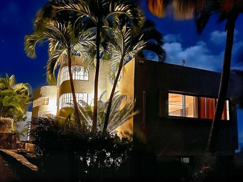 Villa Vista Oceanfront 4BR - Infinity Pool - Views in 洛溫倫德