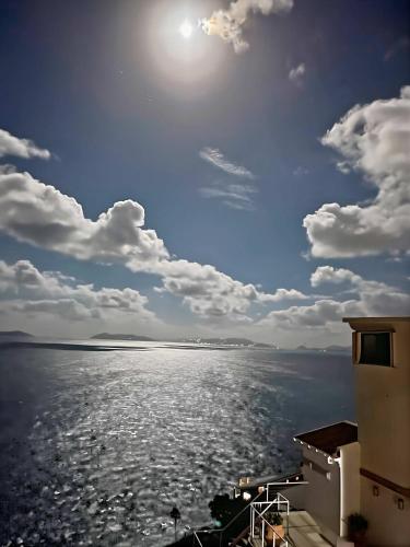 Villa Vista Oceanfront 4BR - Infinity Pool - Views in 洛溫倫德