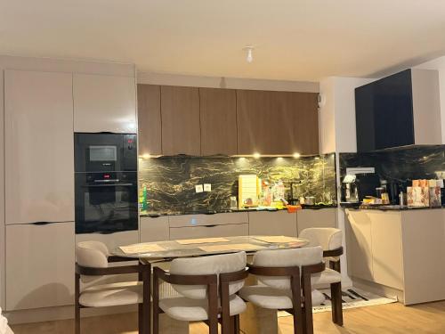 Chambre d'hôte, dans 4 pièces , avec terasse, jardin (Chambre d'hote, dans 4 pieces , avec terasse, jardin) in แซงต์ วิซ