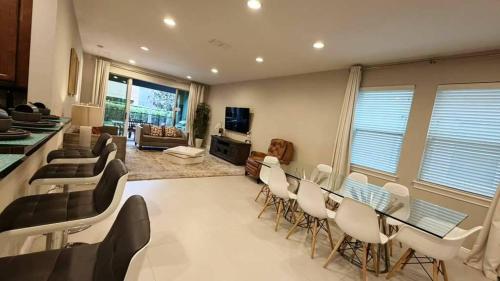 Encore Resort 6 Bedroom Vacation Home with Pool (2013) - image 23