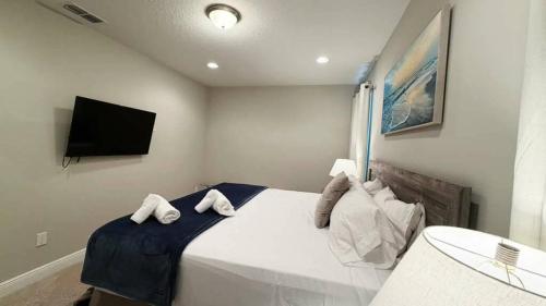Encore Resort 6 Bedroom Vacation Home with Pool (2013) - image 44