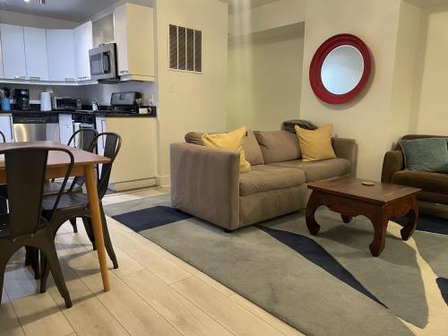 Charming 2BD in Hip Neighborhood - 3 Blks to Metro in Washington, USA