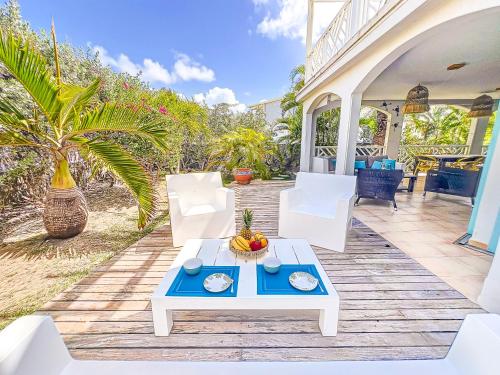 Princess Anaelle - Beachfront Orient Bay Deluxe - Location saisonnière - La Baie-Orientale