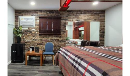 Des Plaines Motel - image 2