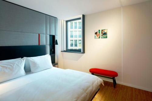 citizenM Paris Champs-Élysées - image 11