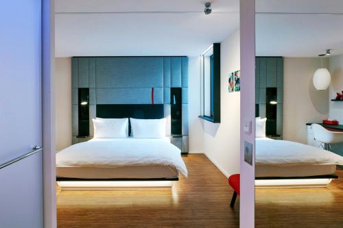 citizenM Paris Champs-Élysées - image 14