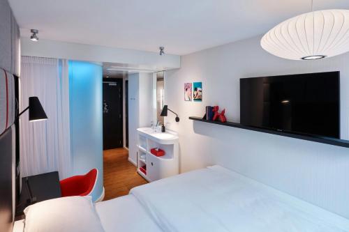 citizenM Paris Champs-Élysées - image 10