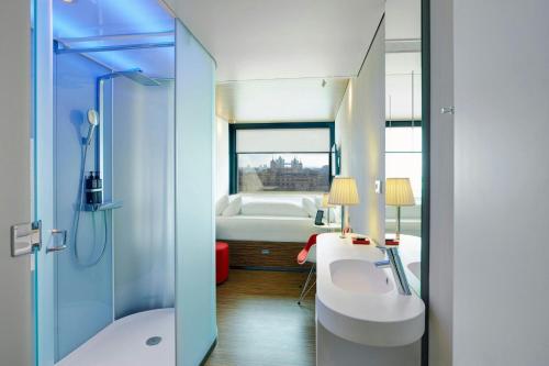 room detail thumbnail 2