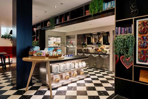 citizenM London Victoria Station - image 2