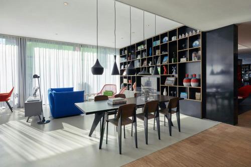 Hol, citizenM Amsterdam South in Amsterdam