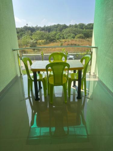Lake Breeze Resort 4