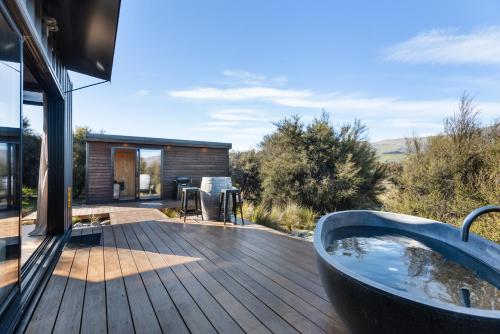 Luxury Container and Cabin with Outdoor Bath in Queensberry