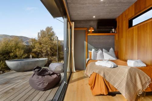 Luxury Container and Cabin with Outdoor Bath in Queensberry