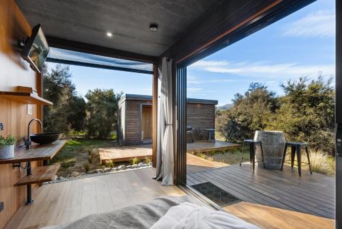 Luxury Container and Cabin with Outdoor Bath in Queensberry