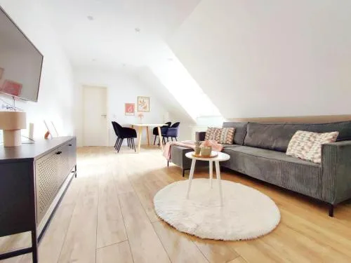 Große 52 qm Wohnung, 24-Std Check-In, Parkplatz, Familien- Geschäfts- Monteurwohnung, 5 Personen, 2 Schlafzimmer u Wohnzimmer, WLAN, in Bad Salzuflen, Deutschland