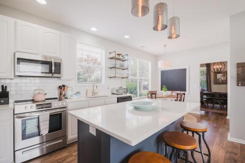 ห้องครัว, Bluffton Magnolia House - Charming Home in the Heart of Old Town Bluffton in บลัฟฟ์ตัน (SC)