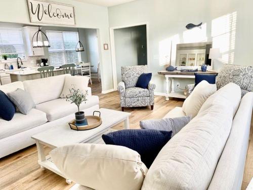 Saltee Cove Coastal Getaway - Charming 3 Bedroom/25 Bath Lowcountry Cottage near Pbbm Rosehill Ltd
