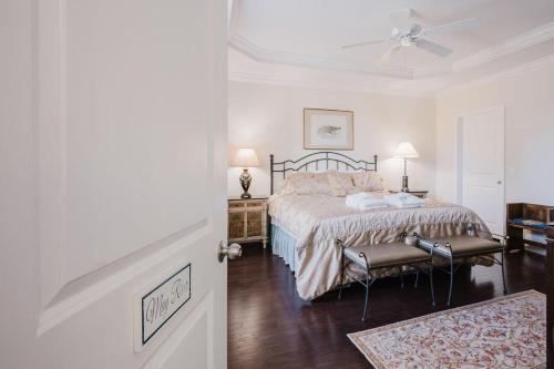 Mary Margaret Cottage - Spacious 4 Bed Coastal Home, Historic Old Town Bluffton near Pbbm Rosehill Ltd