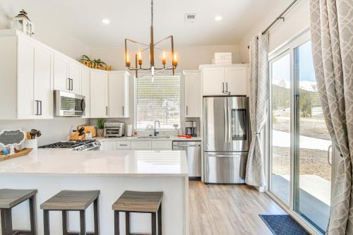 Romantic Mountain Retreat with Scenic Views! in Idaho Springs, USA