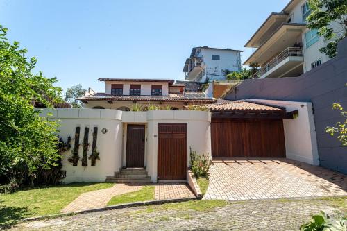 vhod, Mansão em Niterói com Piscina e Vista Mar | LD 58 (Mansao em Niteroi com Piscina e Vista Mar | LD 58) in Vital Brasil