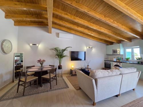 Casa Limao - Rustic Algarvian Cottage with Charm in Alte