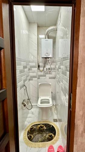 Badkamer, Apartment close to the boulevard in Mingəcevir