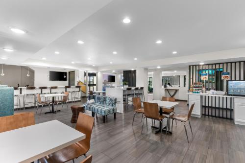 Clarion Pointe Milwaukee Airport - image 10