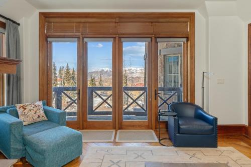 Lorian 4 - Luxurious Ski-In Ski-Out Forest Condo - image 6