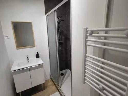 Chambre Privée Cosy- Dans Appartement Moderne en Colocation- Tram A-V1-2 (Chambre Privee Cosy- Dans Appartement Moderne en Colocation- Tram A-V1-2) in 梅里尼亞克