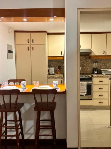 Kitchen, Suite Ejecutiva full equipo en Los Palos Grandes in Santa Eduvigis