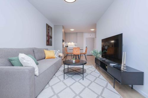 Modern Apartment near Lake & Free parking & Easy City Access – khách sạn tại Bratislava V