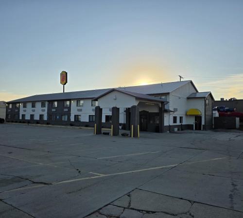 Super 8 by Wyndham Newton, Newton