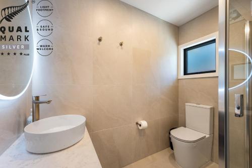 Luxe Suites & Apartments – Queenstown, CA