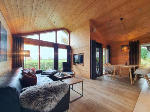 Schwarzes Holzferienhaus mit Sauna - FELDRAIN - an der Ostsee, Zierow bei Wismar, 4-6 Personen