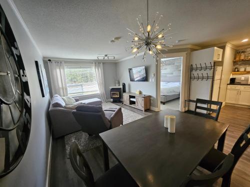 White-Tail Hollow - 309 - 1105 Henry Rd in Mount Washington (BC)