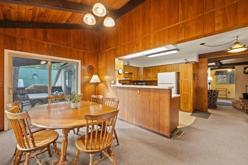 Cabin #10 in Pinecrest (CA)