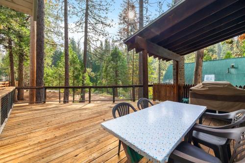 Cabin #10 in Pinecrest (CA)