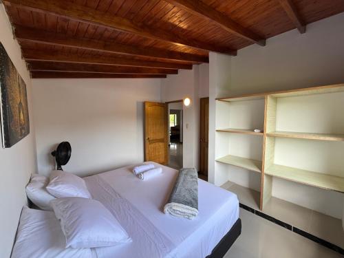 1 double bed, 1 twin bed