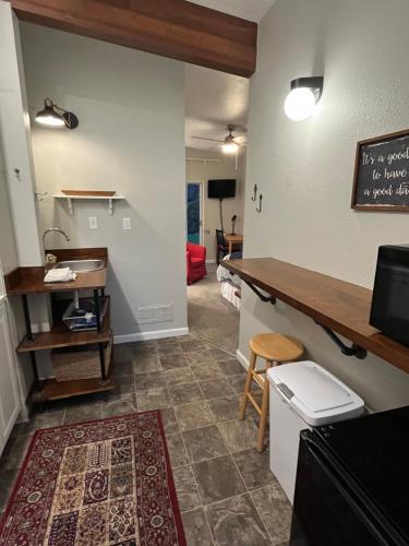 . GFU neighborhood and Oregon Wine Country studio