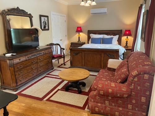 George Jones Fan Studio in Camden (TN)