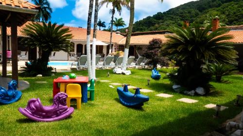 Garden, Canto das Laranjeiras Vista Way in Guaruja