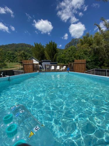 Úszómedence, Nimbin waterfall retreat in Nimbin
