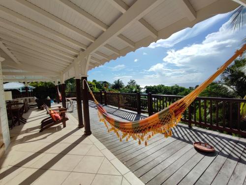 Балкон/тераса, Villa de charme avec piscine et vue mer à Deshaies (Villa de charme avec piscine et vue mer a Deshaies) in Дешайес