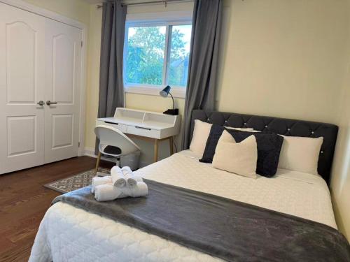 Quiet Queen Bedroom near Finch Birchmunt – khách sạn tại Scarborough